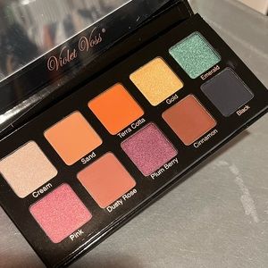 Violet Voss Essentials pro series eyeshadow palette